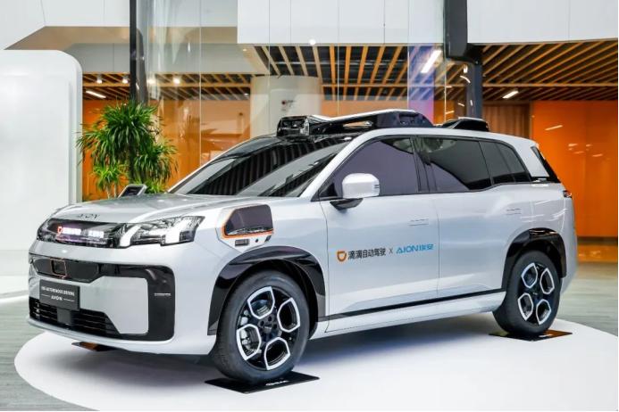 广汽滴滴Robotaxi首次亮相，中国自动驾驶加速领跑新赛道