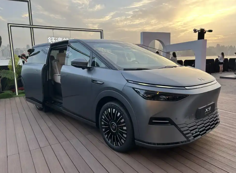 2025 款小鹏 X9 上市！共推出 4 款车型，售 35.98 万起