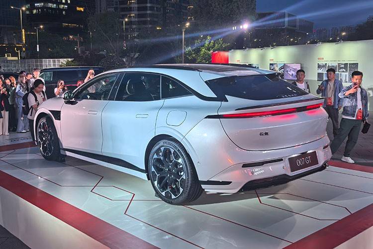 摆脱同质化，极氪007GT限时补贴价19.99万元起