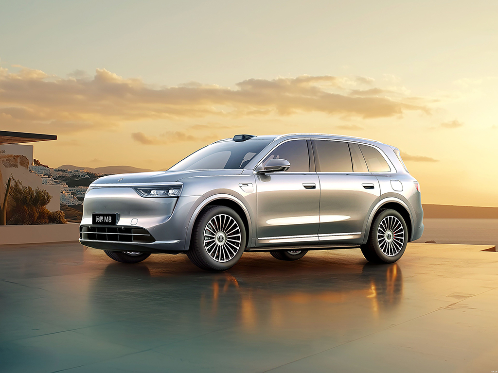 这就叫“家庭智慧旗舰SUV”！35.98万起的问界M8有点厉害！