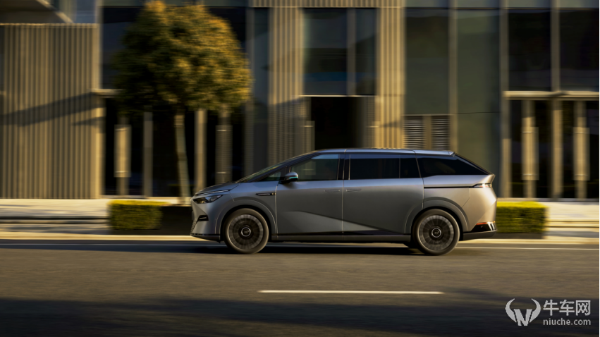 用“升维打法”重新定义高端MPV 2025款小鹏X9香港上市35.98万起