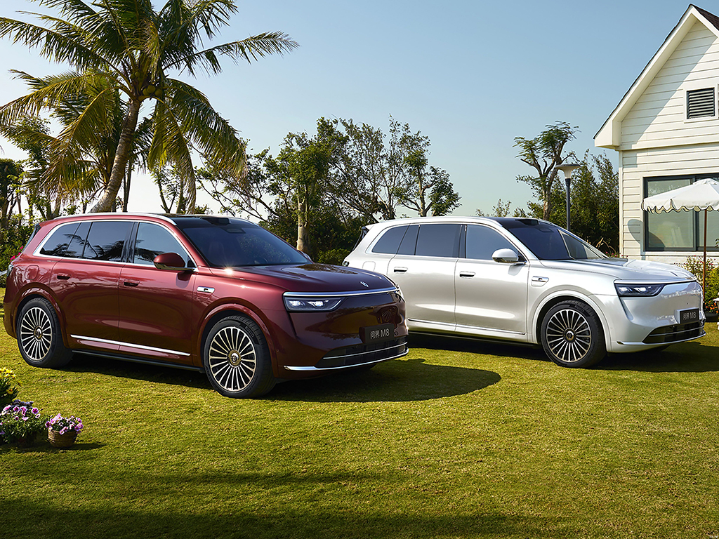 这就叫“家庭智慧旗舰SUV”！35.98万起的问界M8有点厉害！