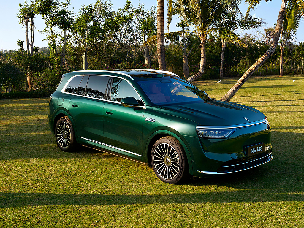 这就叫“家庭智慧旗舰SUV”！35.98万起的问界M8有点厉害！