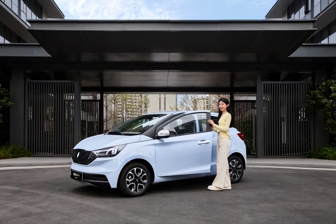 江铃新能源羿驰05&易至EV3 PLUS上市，12.98万/6.28万起