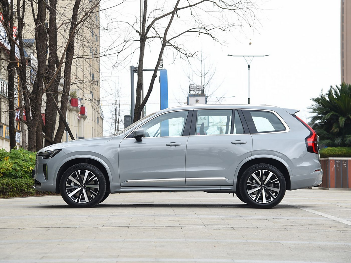 燃油插混双动力，沃尔沃全新XC90限47.9万起，把安全 "刻进 DNA"？