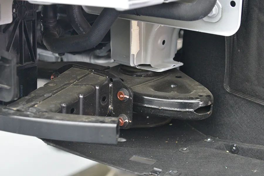 比亚迪夏拆车：相比自己进步了！铝合金防撞梁都用上了