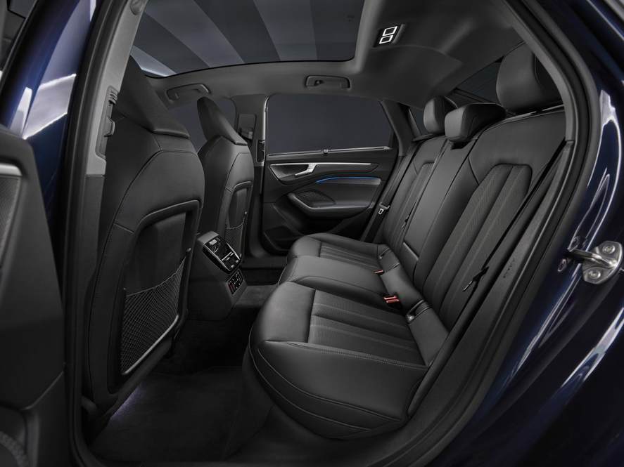点评全新一代奥迪A6 Sedan：荷尔蒙王者归来，告别中年油腻感