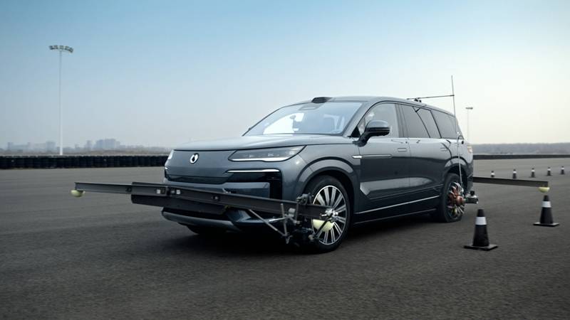 中国汽研权威认证 腾势N9成全球首款180km/h鱼钩测试通关SUV