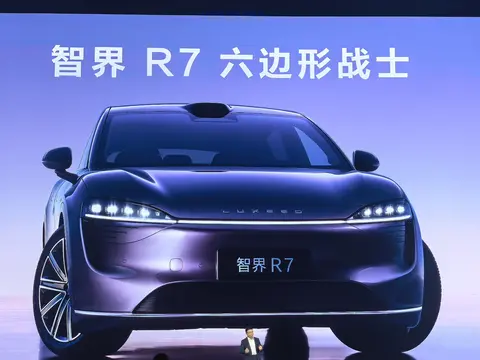 刘亦菲助阵，智界品牌发布R7增程版/S7运动版