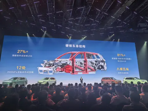 问界M8正式上市，售价35.98万元起
