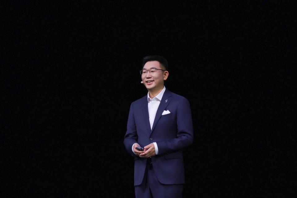 赛力斯何利扬：安全是最大的豪华，无安全，不旗舰！