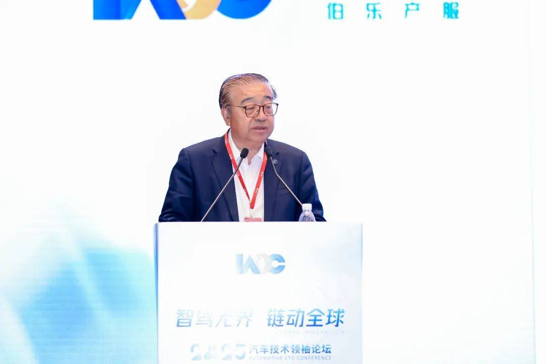 专家谈行业现象：上台必谈智驾，谈智驾必谈AI