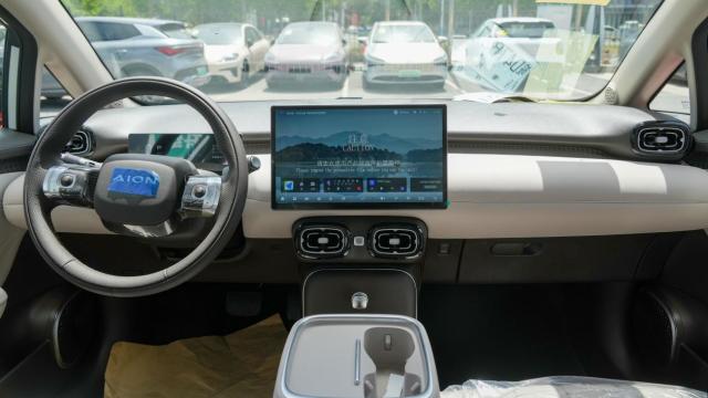 埃安UT 420智尊版提车：10万级纯电小车新优选