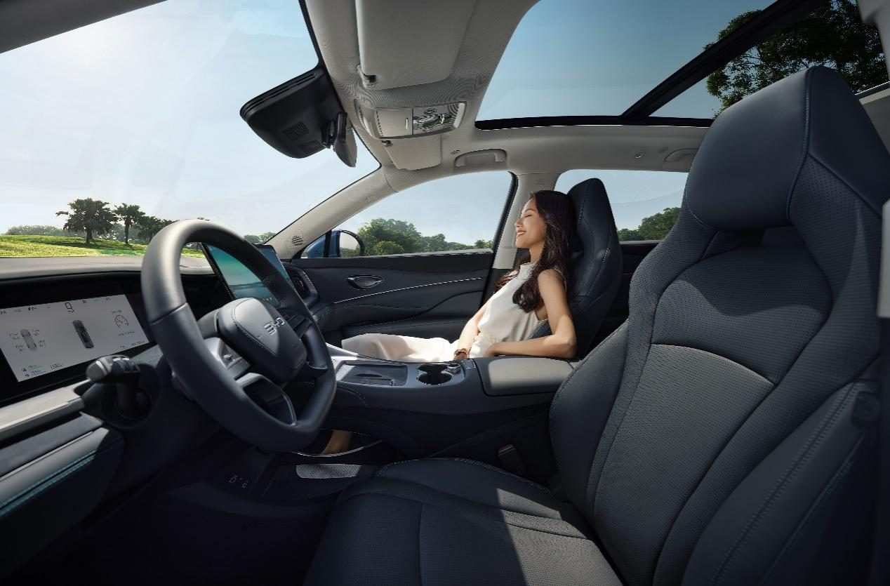 配齐冰箱、座椅按摩“全能奶爸车”海狮07DM-i智驾版预售价18.98万起