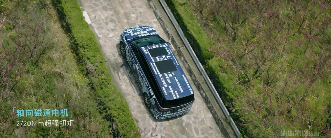 岚图车主吐槽：底盘太稳不习惯！L3智架黑科技让MPV开出磁悬浮感