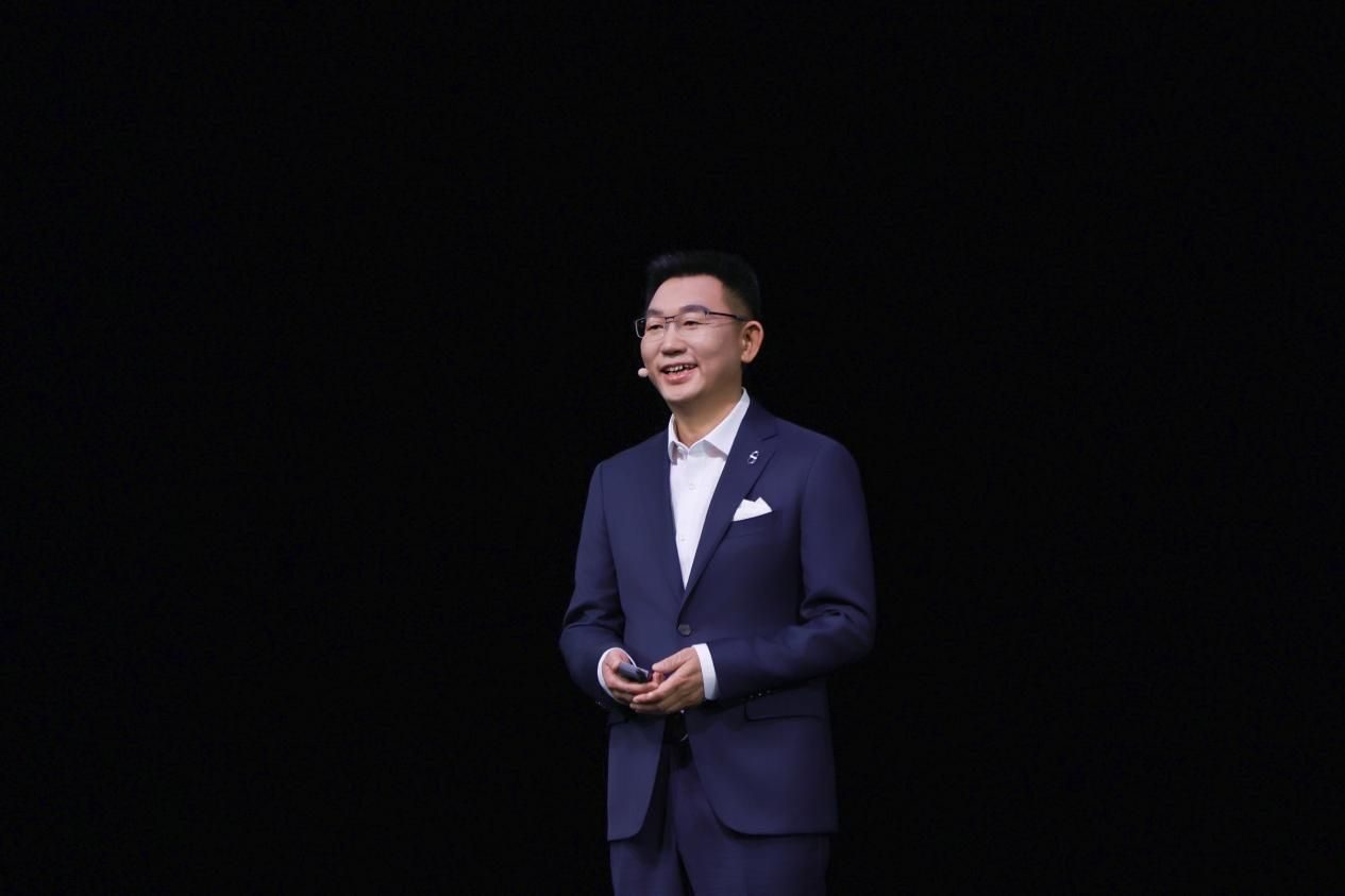 赛力斯何利扬：安全是最大的豪华，无安全，不旗舰！