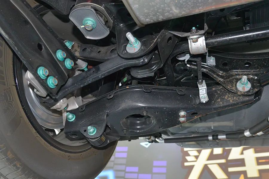 比亚迪夏拆车：抛弃糟粕换新颜，还是主流造车看着爽！