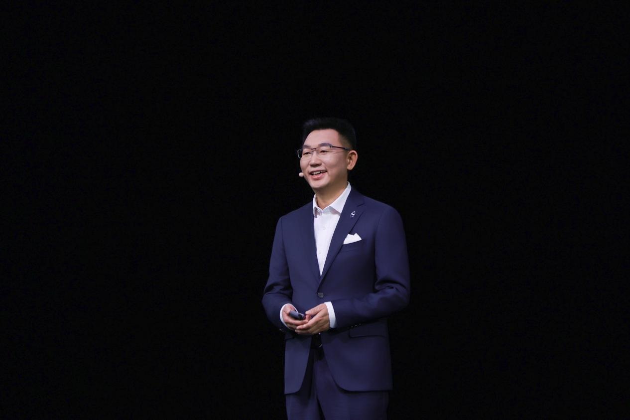 赛力斯何利扬：安全是最大的豪华，无安全，不旗舰！