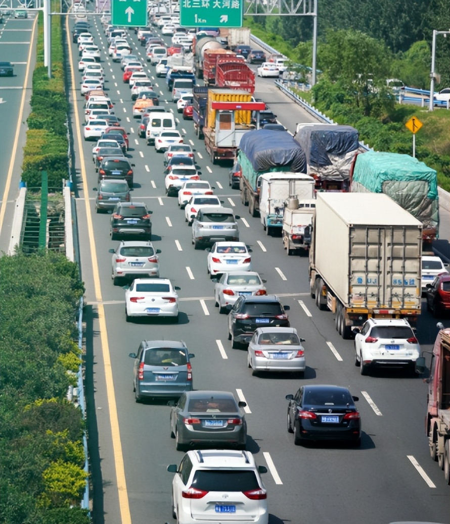 成都开启对“龟速车”的治理，各地均应当加速效仿与执行