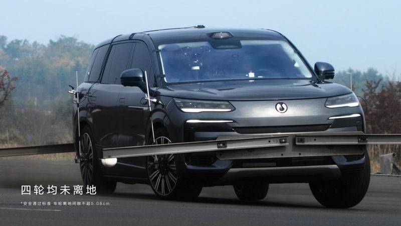 腾势N9鱼钩测试180km/h时速 创造全球最高速度纪录
