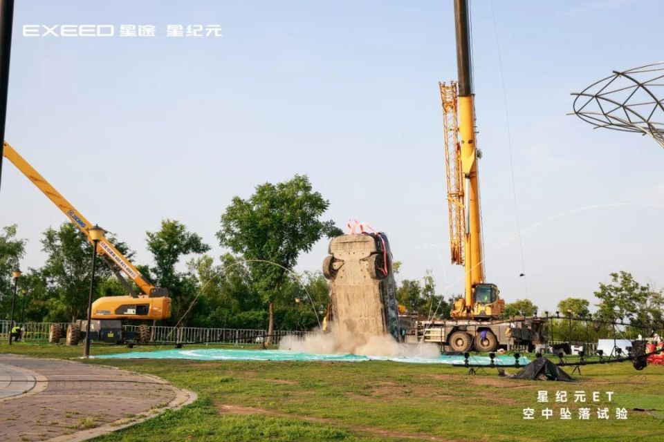 豪华安全大五座SUV2025款星纪元ET正式上市 售价17.28万起