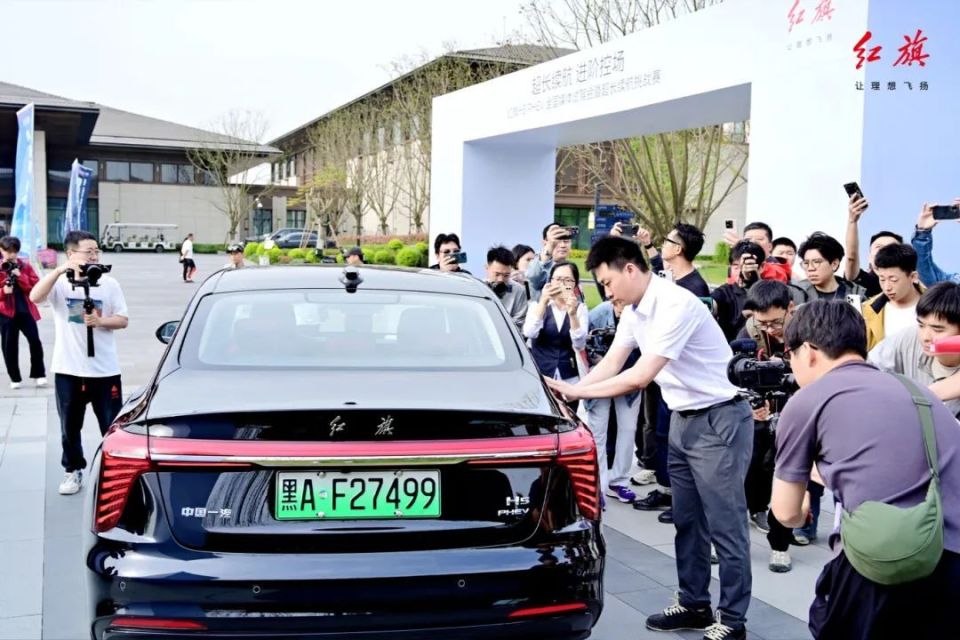 满油满电挑战1707公里成功 红旗H5 PHEV缔造续航新奇迹