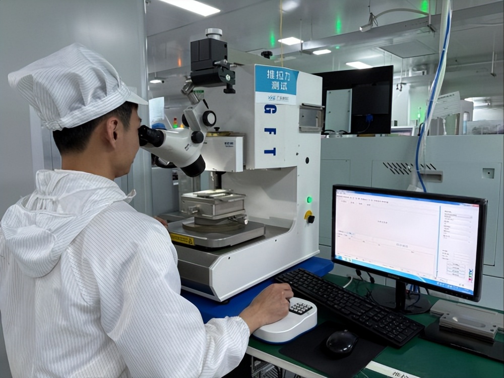 广东电视台专访新克尔光电姚洪标谈车灯光源