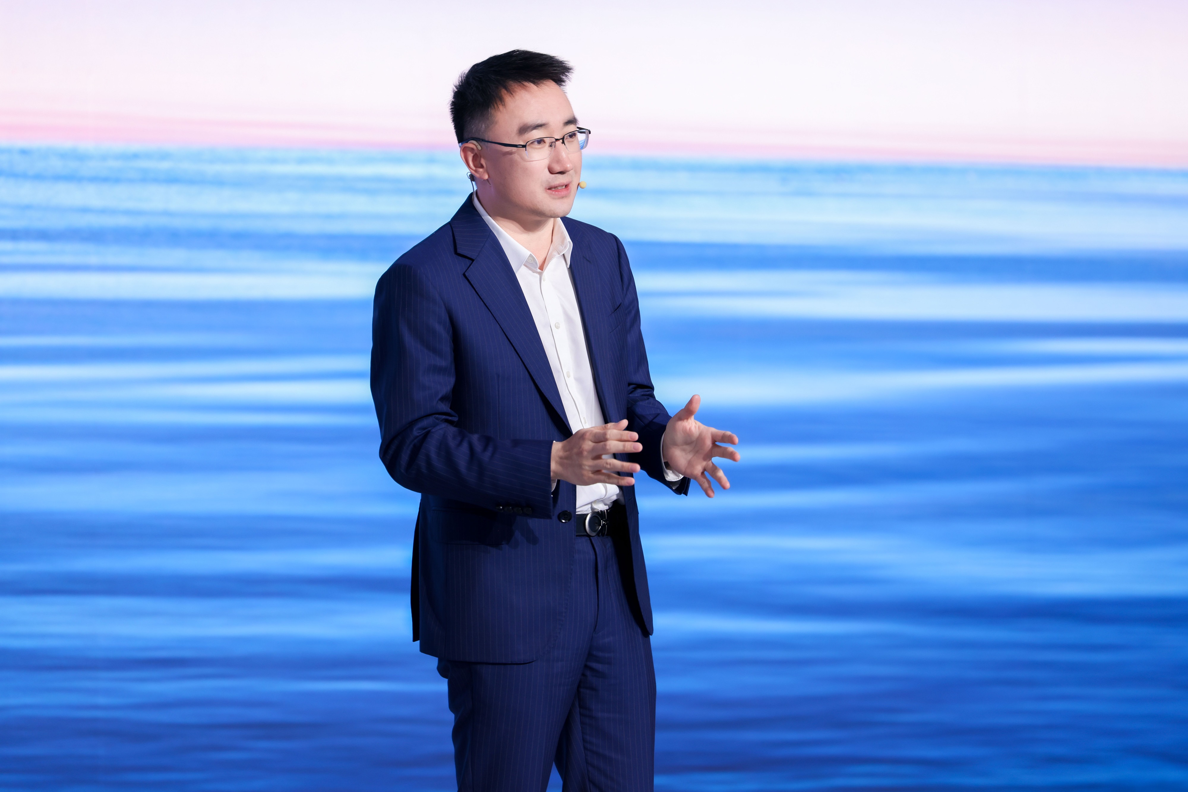 科技重塑，向新而行，2025新华网科技创新与产业融合论坛在沪举办