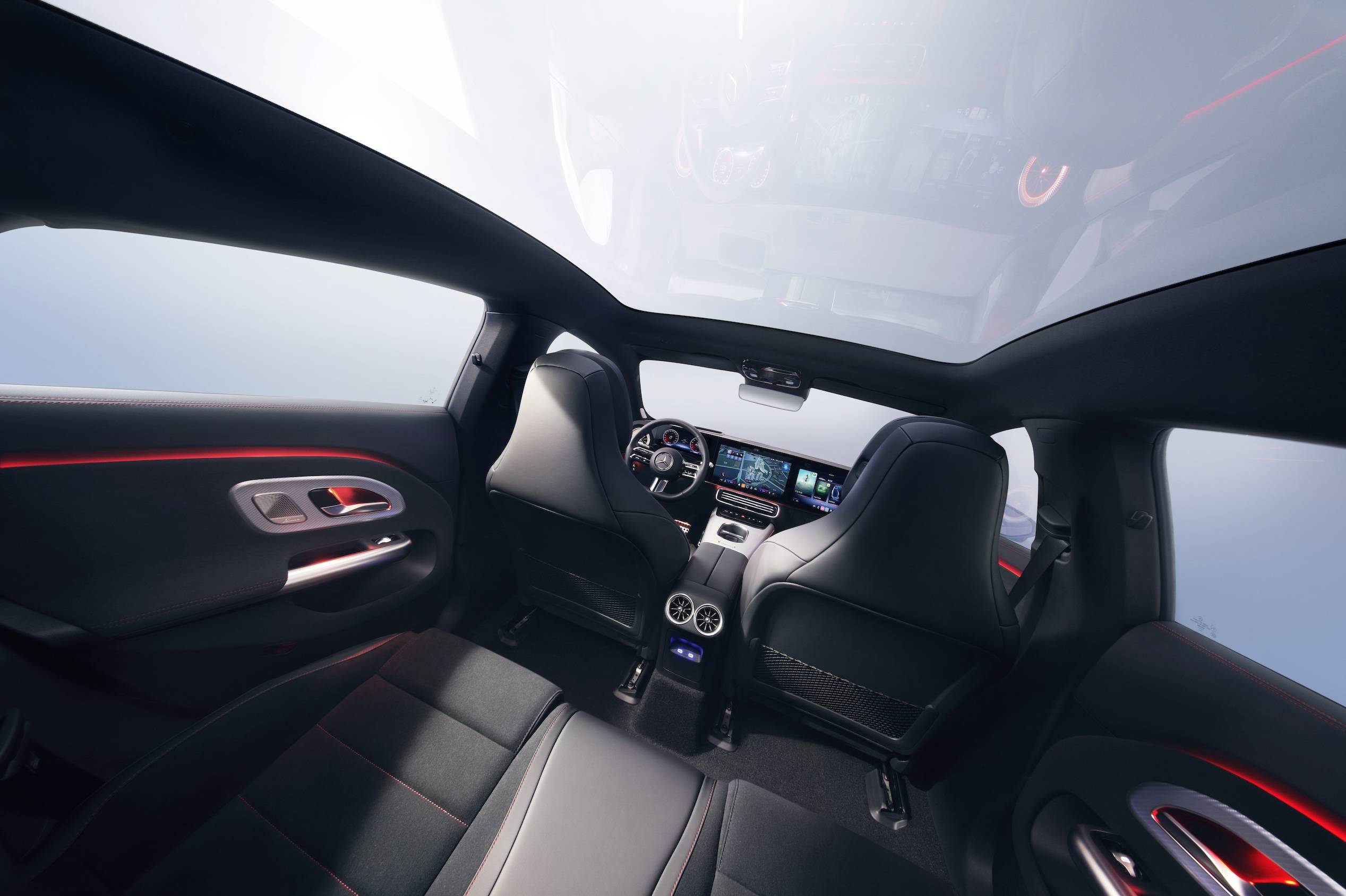 梅赛德斯-奔驰全新纯电长轴距CLA、Vision V概念车携手登台