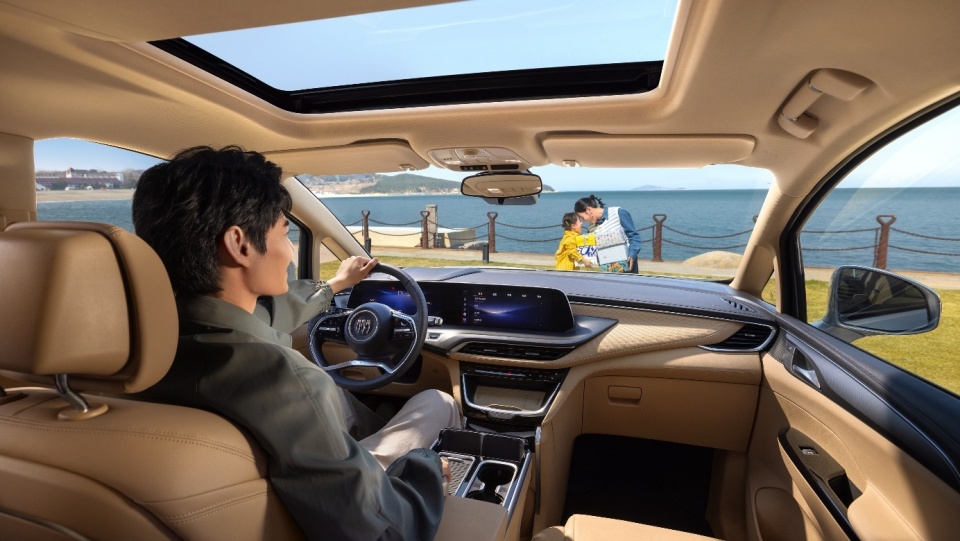 售价24.99万元~28.99万元，别克GL8陆尚正式上市