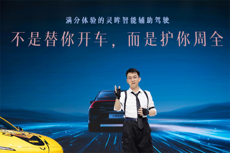 五菱星光2025款预售10.98万元起，“吃鸡”神车