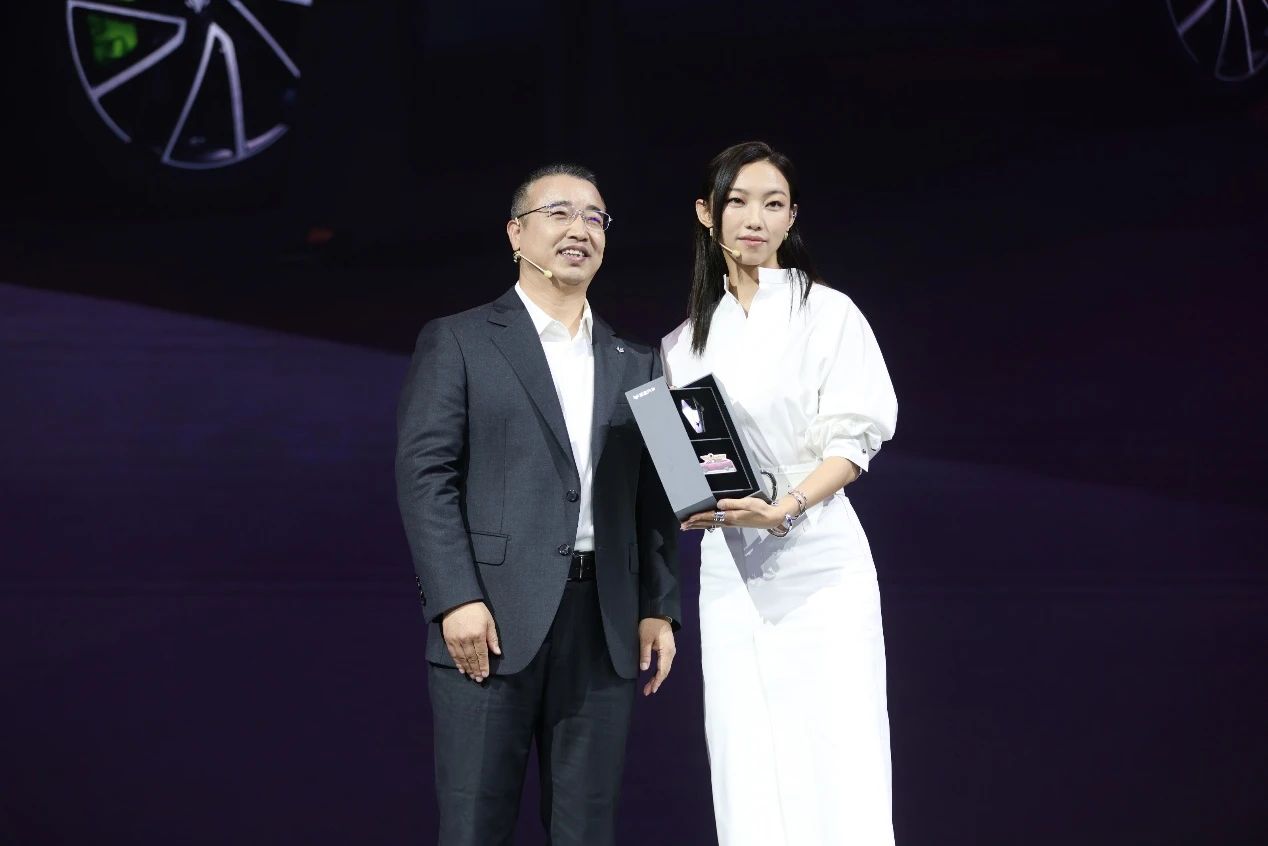 一秒一公里，11.98万起极狐新阿尔法S5上市发布