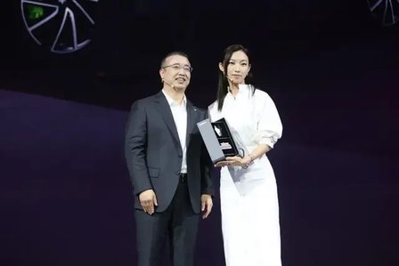 ARCFOX 77°概念车发布！极狐扔出“技术、设计、体验”三张王牌