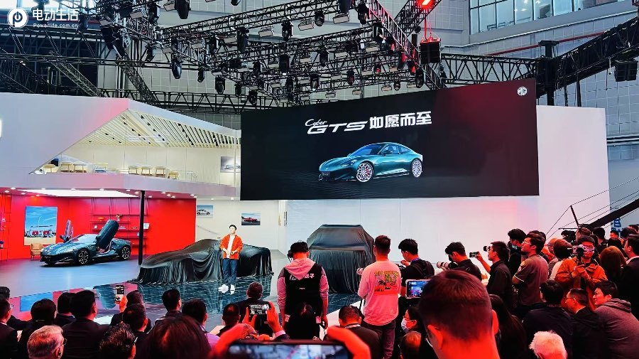 2025上海车展：MG形象产品生态全焕新，“跑车+方盒子”放大招