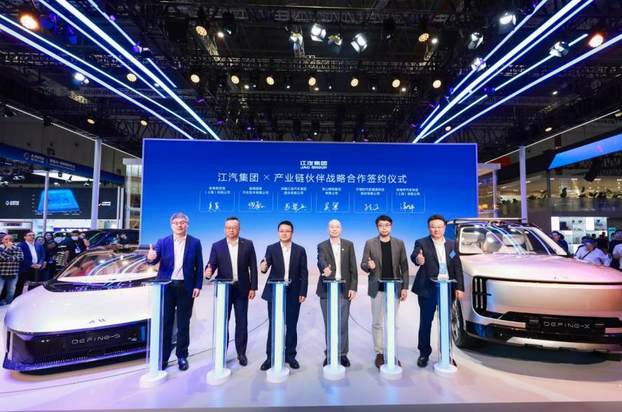 时代匠心，全球共赢|江汽集团闪耀2025上海车展