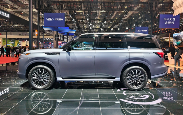 上海车展丨英菲尼迪全新QX80首发：V6动力+冰箱，值得等？