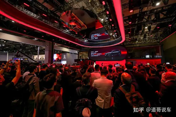 smart打出三副王炸 全新#5 BRABUS 超能版、超长续航豪华四驱版上市