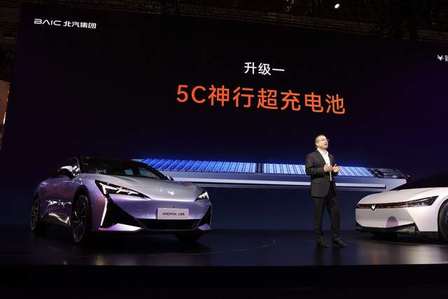 一秒一公里一刻行千里 11.98万起极狐新阿尔法S5上市