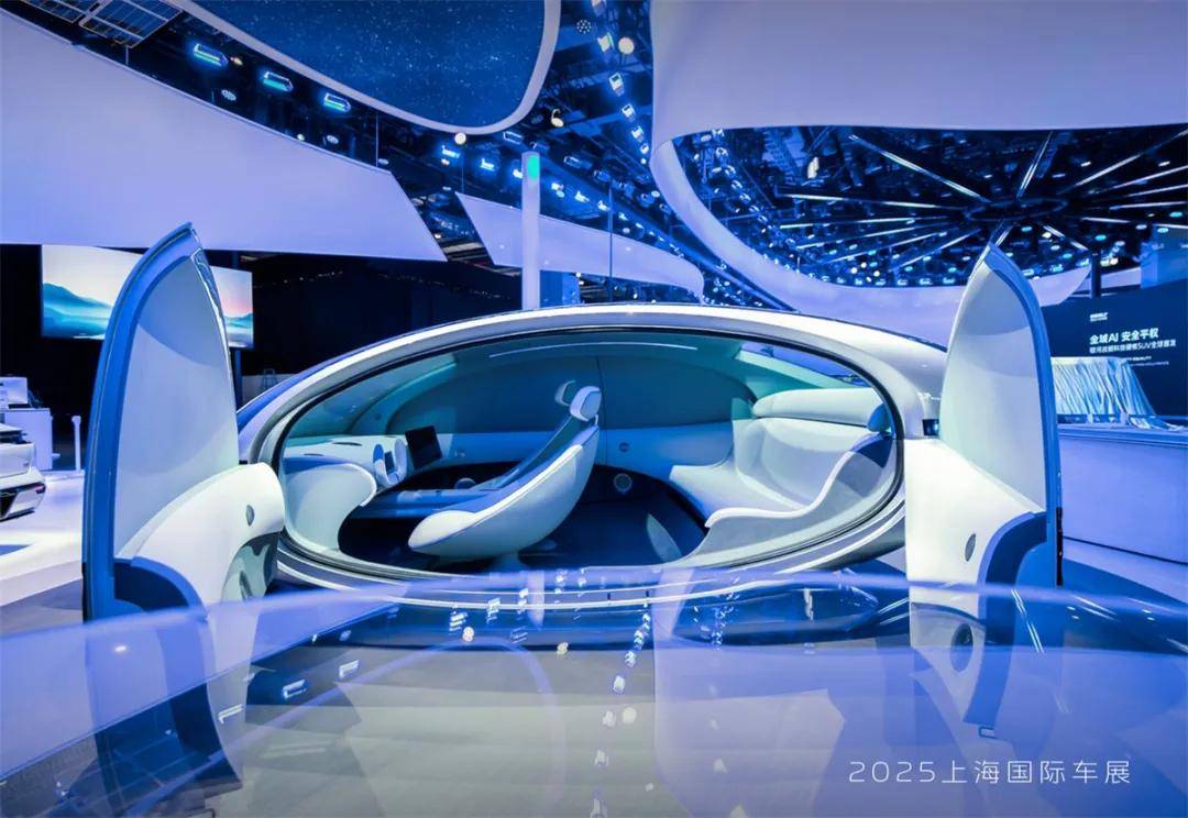 上海车展：吉利汽车与阶跃星辰展示更懂陪伴的智能座舱