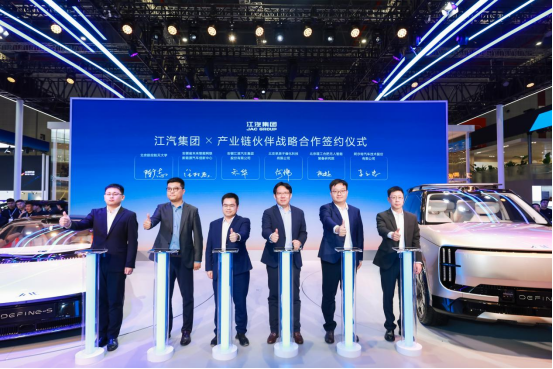 时代匠心，全球共赢|江汽集团闪耀2025上海车展
