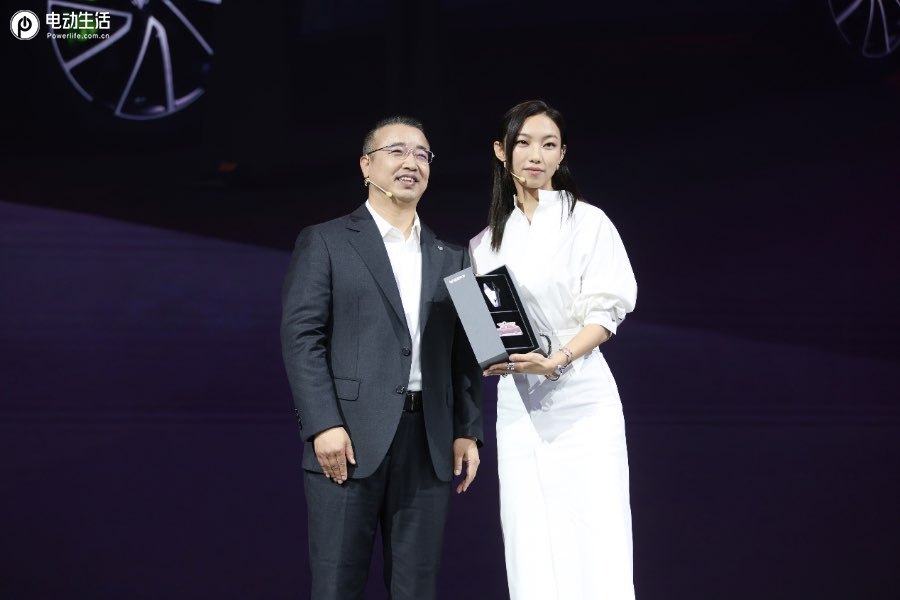 3.7秒破百/5C闪充/7大越级，极狐新阿尔法S5上市11.98万起