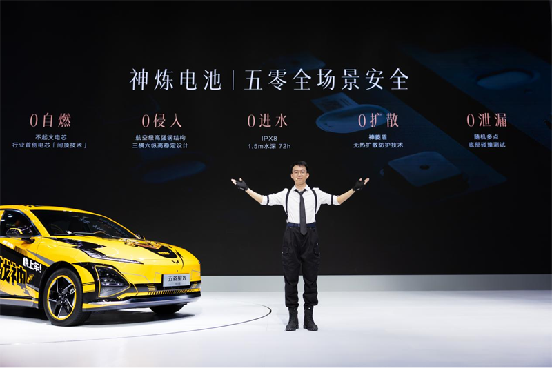 五菱星光2025款预售10.98万元起，“吃鸡”神车