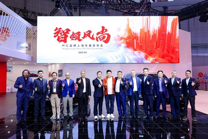 MG开启Cyberster家族序列化 跑车与方盒子同场首秀