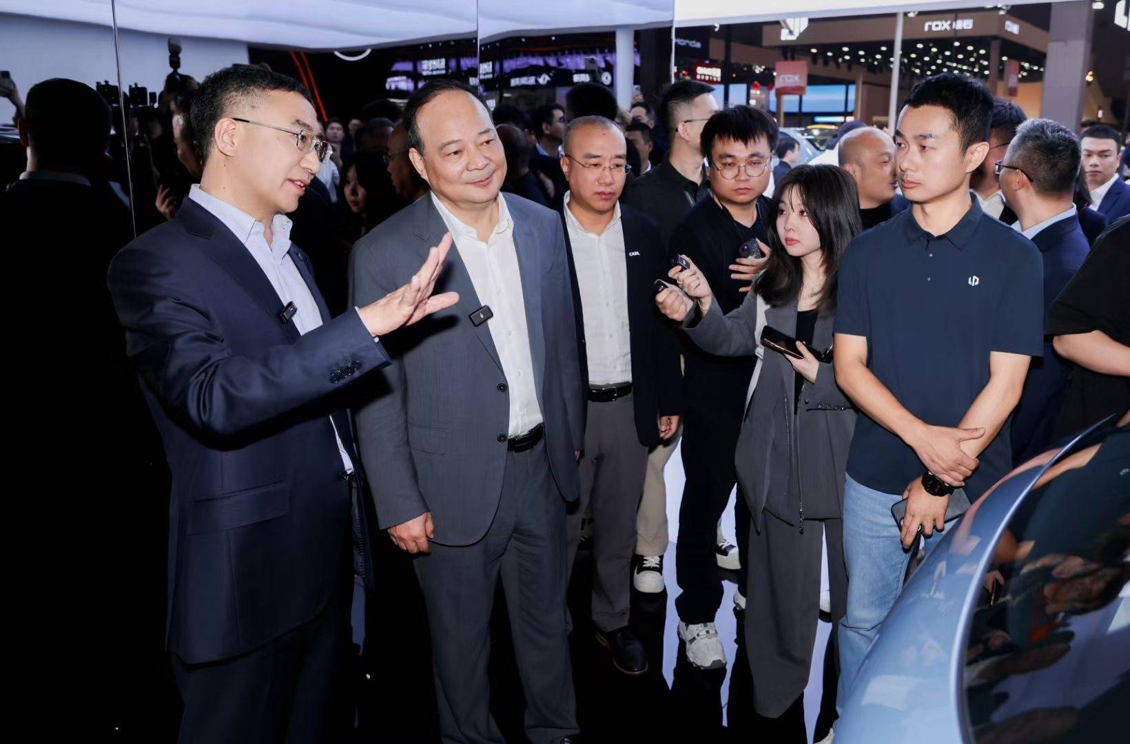 2025上海车展：挺住就是一切｜查姐说