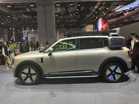 smart三款新车亮相上海车展：BRABUS超能版限时到手价32.99万