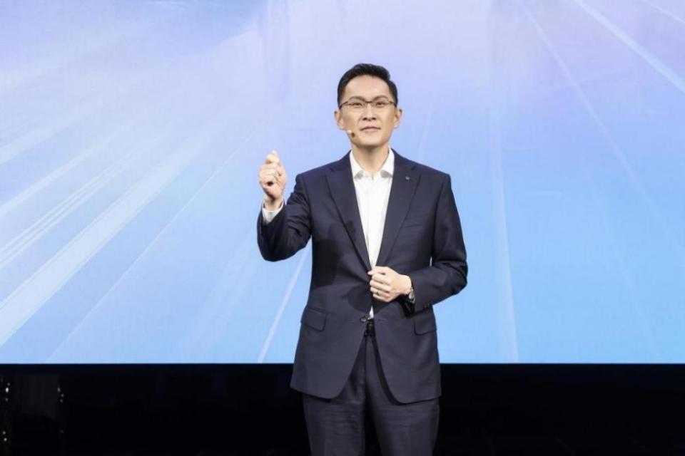 日产双拳出击上海车展，首款插混皮卡和N7亮相