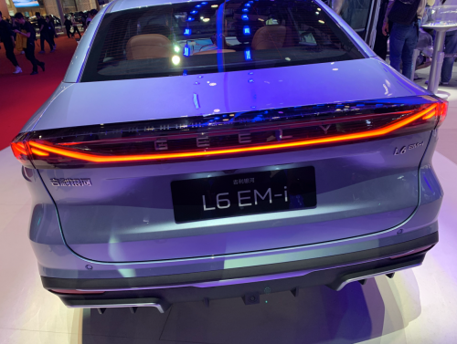 银河L6 EM-i上海车展横着走，吉利真的太狠了