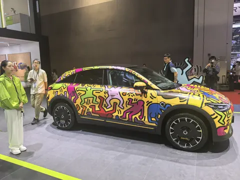 smart三款新车亮相上海车展：BRABUS超能版限时到手价32.99万