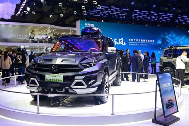 猛士M817、加长双奢闪耀上海车展，开启中国豪华电动越野新纪元