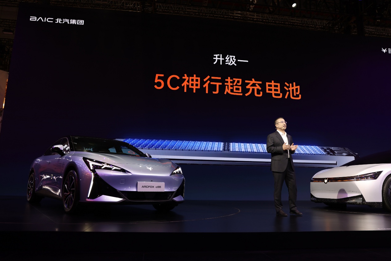 一秒一公里一刻行千里 11.98万起极狐新阿尔法S5上市发布
